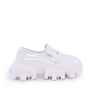 Pantofi tip loafer femei Enzo Bertini albi din piele lăcuită 3867dp194la